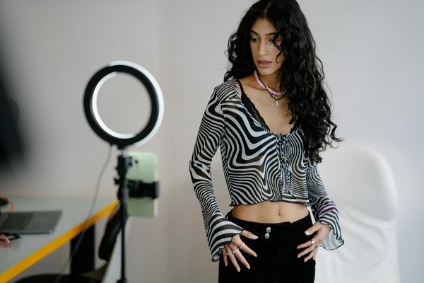 Révolutionner la mode pour les petites tailles : Brisez les stéréotypes !