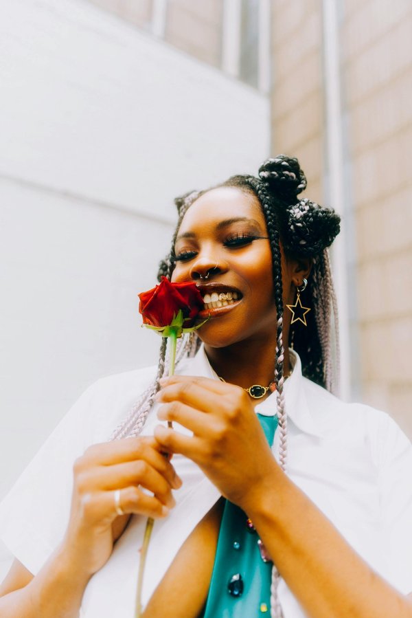 Grillz dent femme : le style qui illumine votre sourire